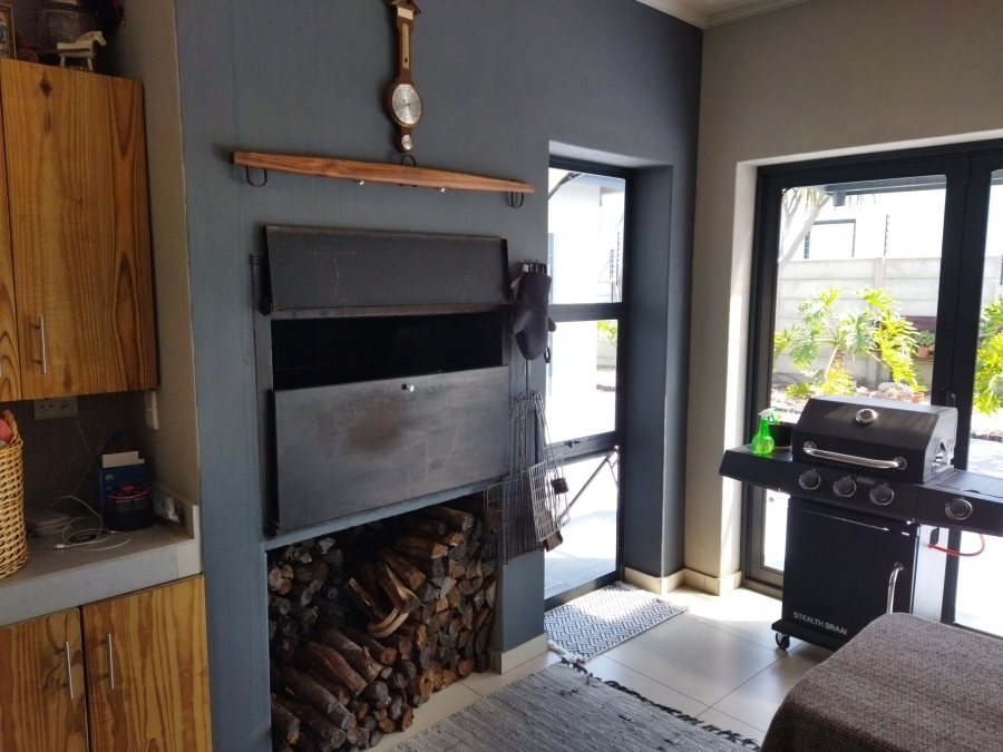 5 Bedroom Property for Sale in Parklands North Western Cape